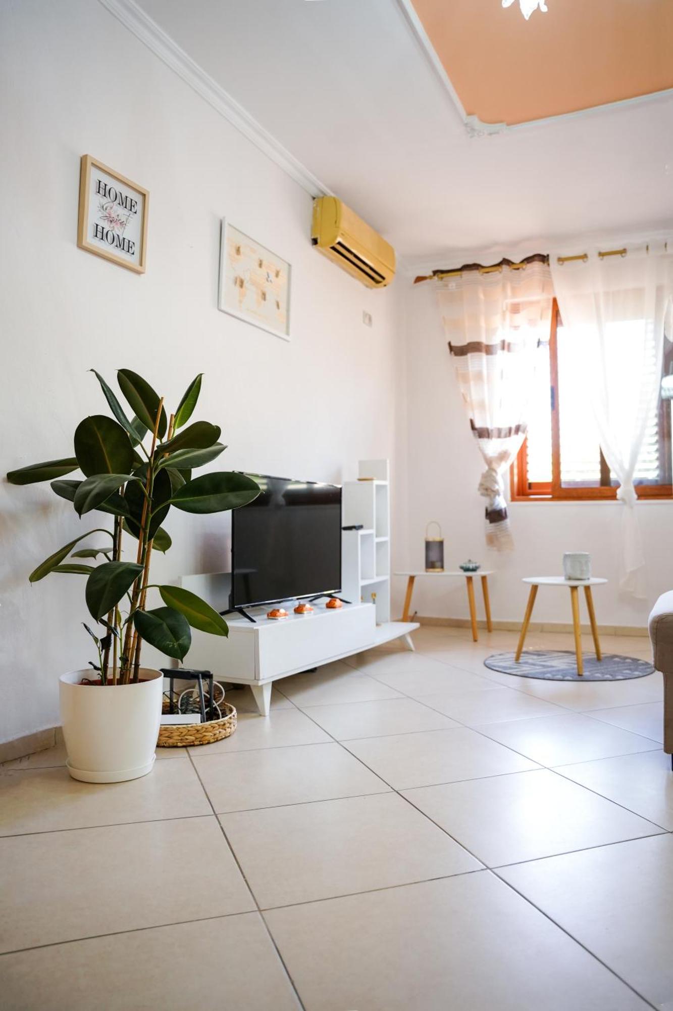 Tirana Centre Lions Gate 1 Apartment Esterno foto